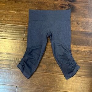 Lululemon rouched side capri leggings size small